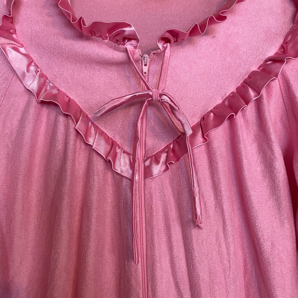Vintage bubble gum pink Jessica Lynn robe with zipper